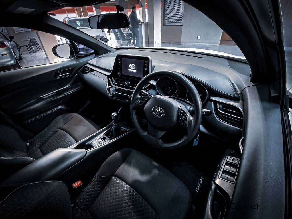 2021 Toyota C-HR photo 4
