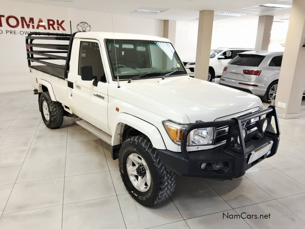2021 Toyota Land Cruiser photo 3