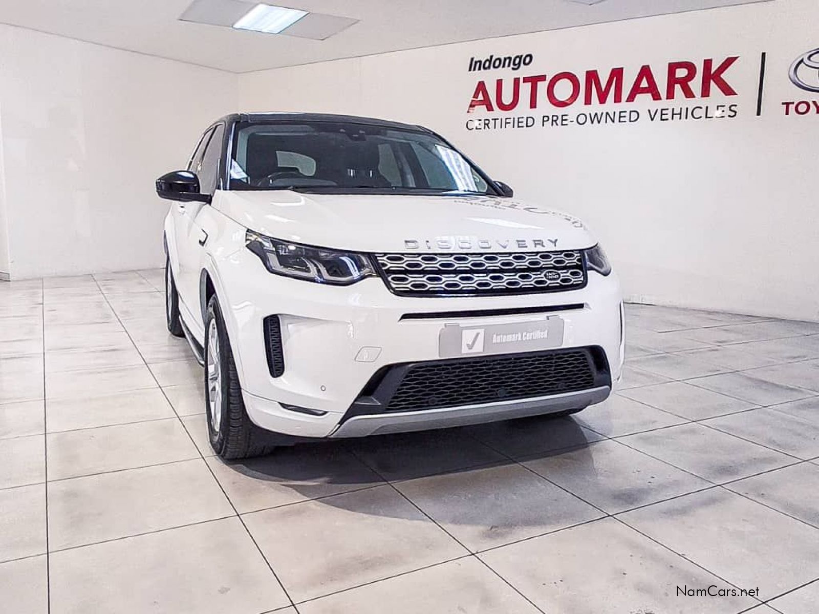 2020 Land Rover Discovery photo 2