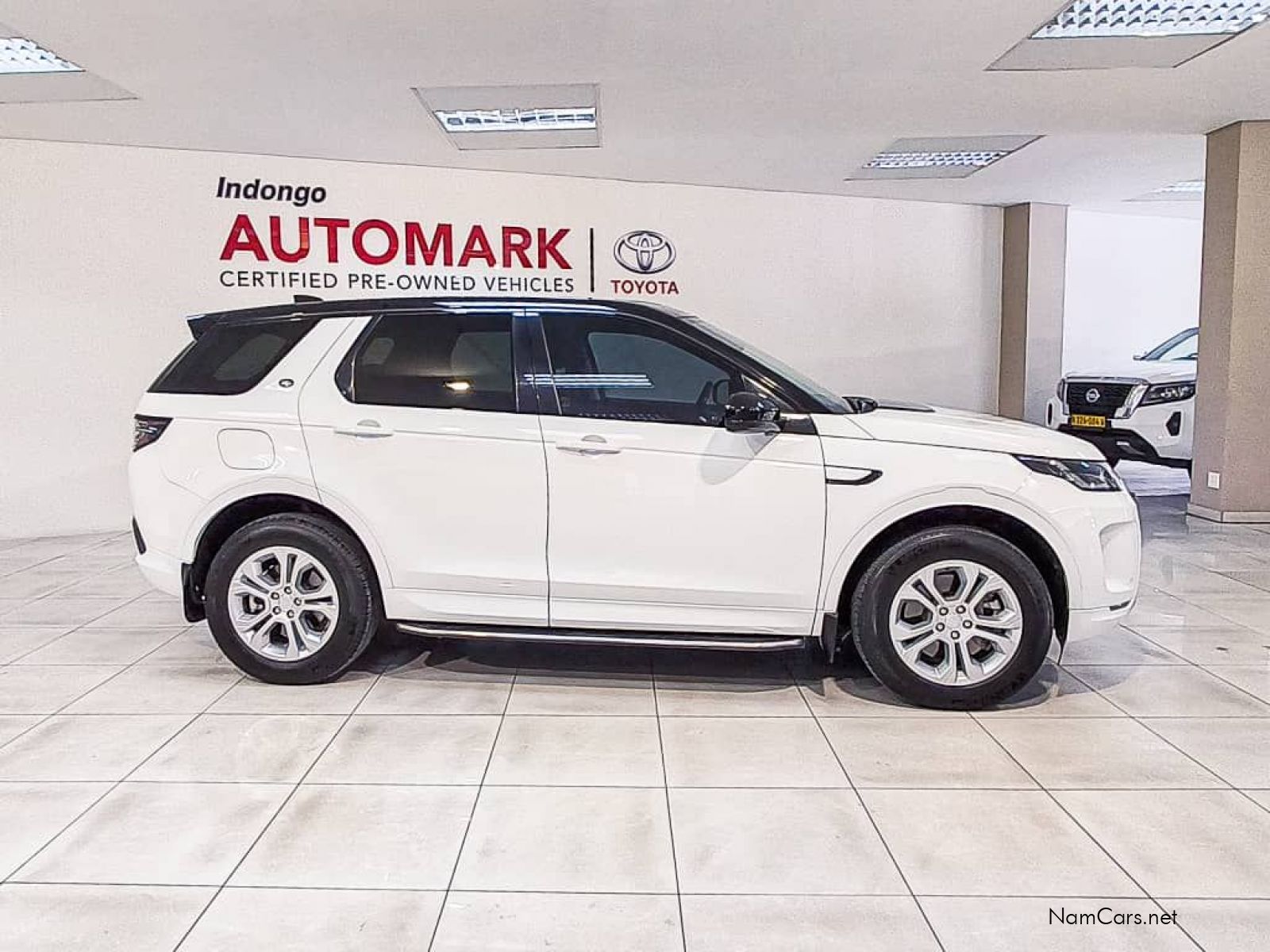 2020 Land Rover Discovery photo 3