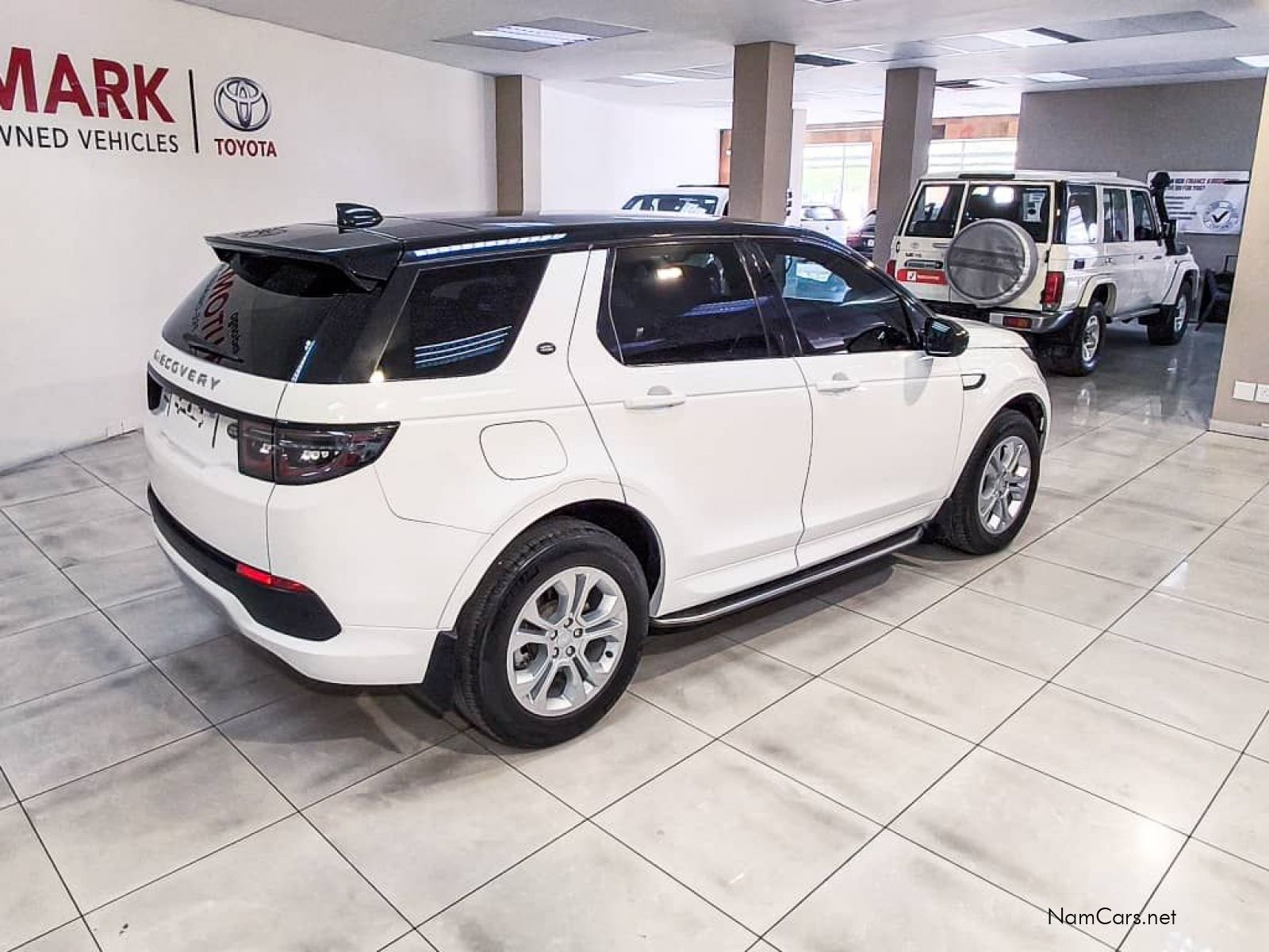 2020 Land Rover Discovery photo 4