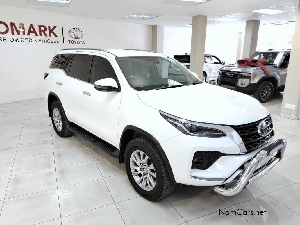 2021 Toyota Fortuner photo 3