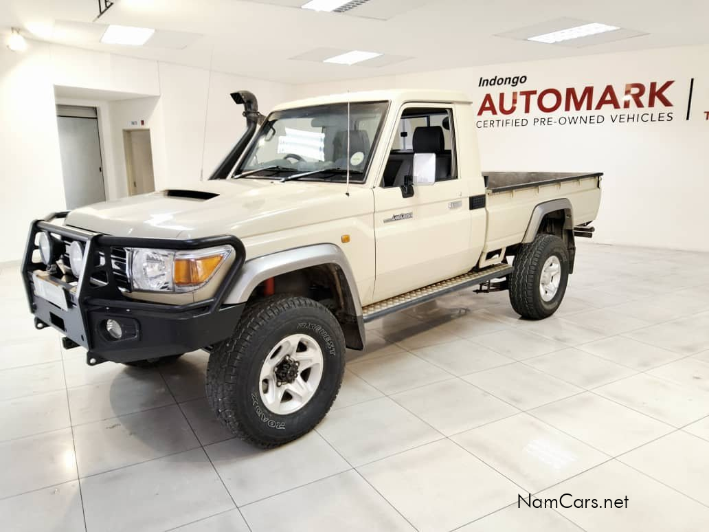 2016 Toyota Land Cruiser photo 2