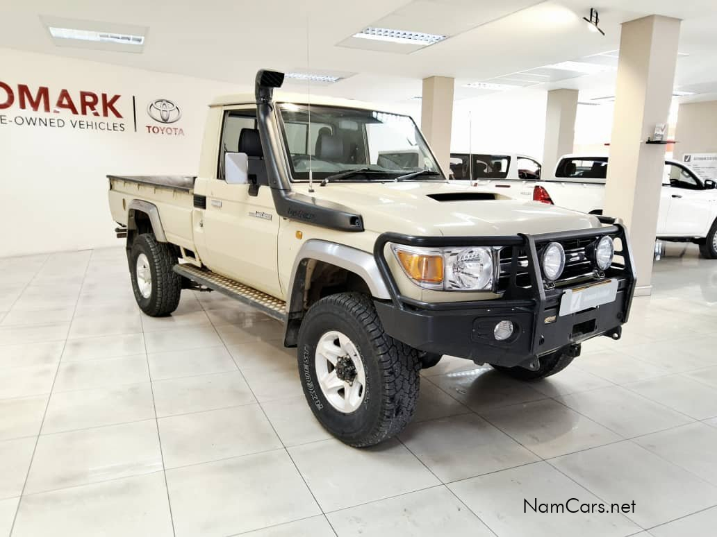 2016 Toyota Land Cruiser photo 3
