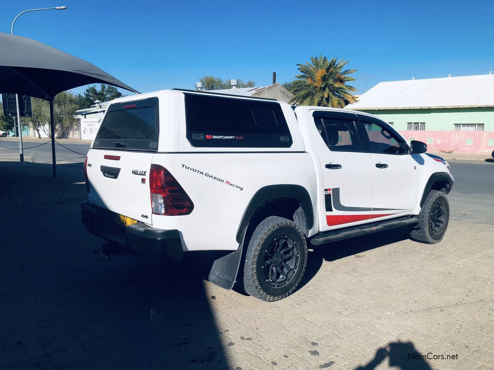 2019 Toyota Hilux photo 2