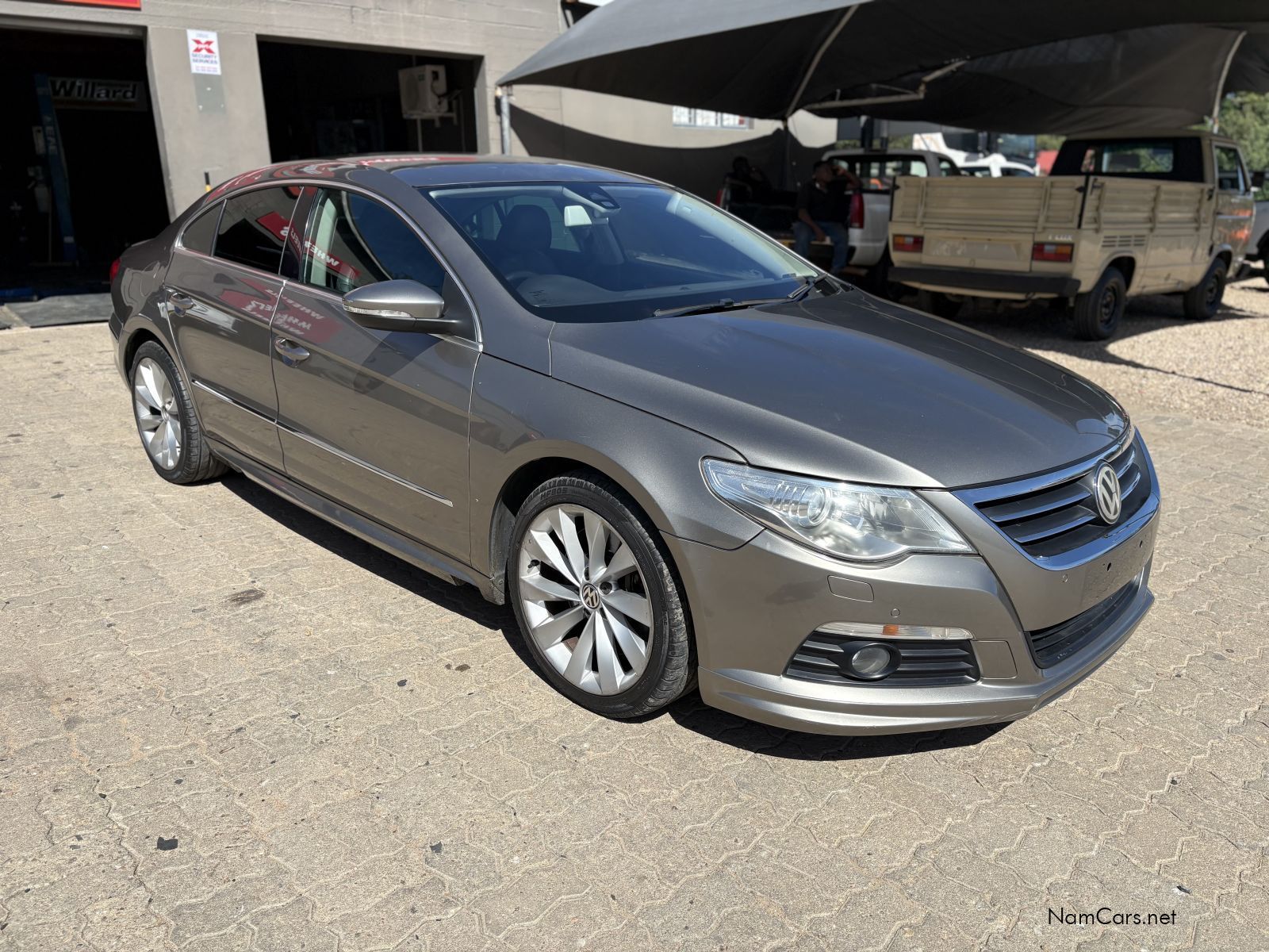 2011 Volkswagen Passat photo 1