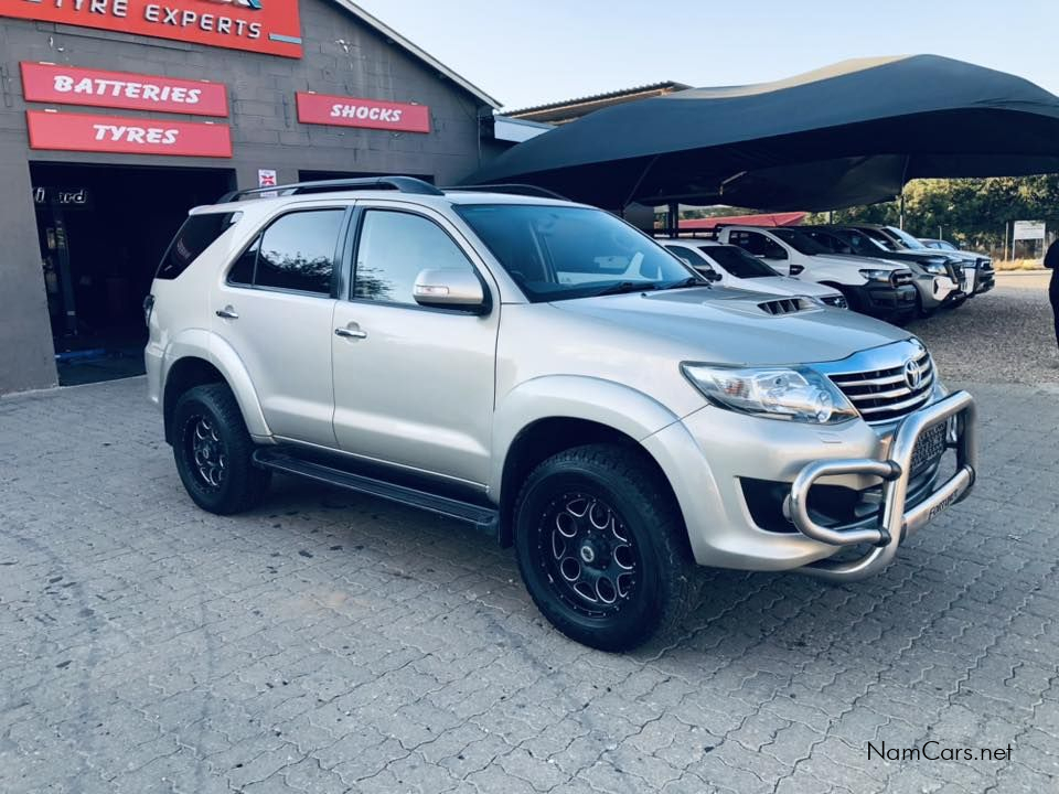 2013 Toyota Fortuner photo 1