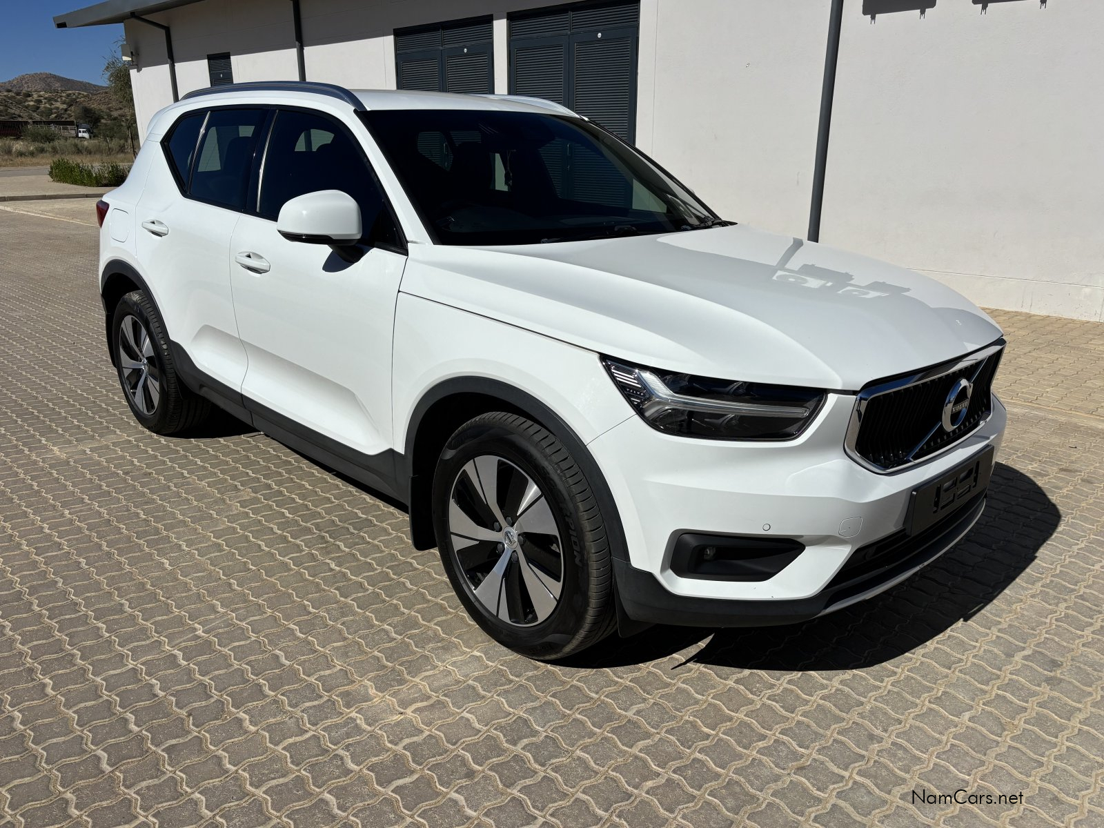2022 Volvo XC40 photo 1