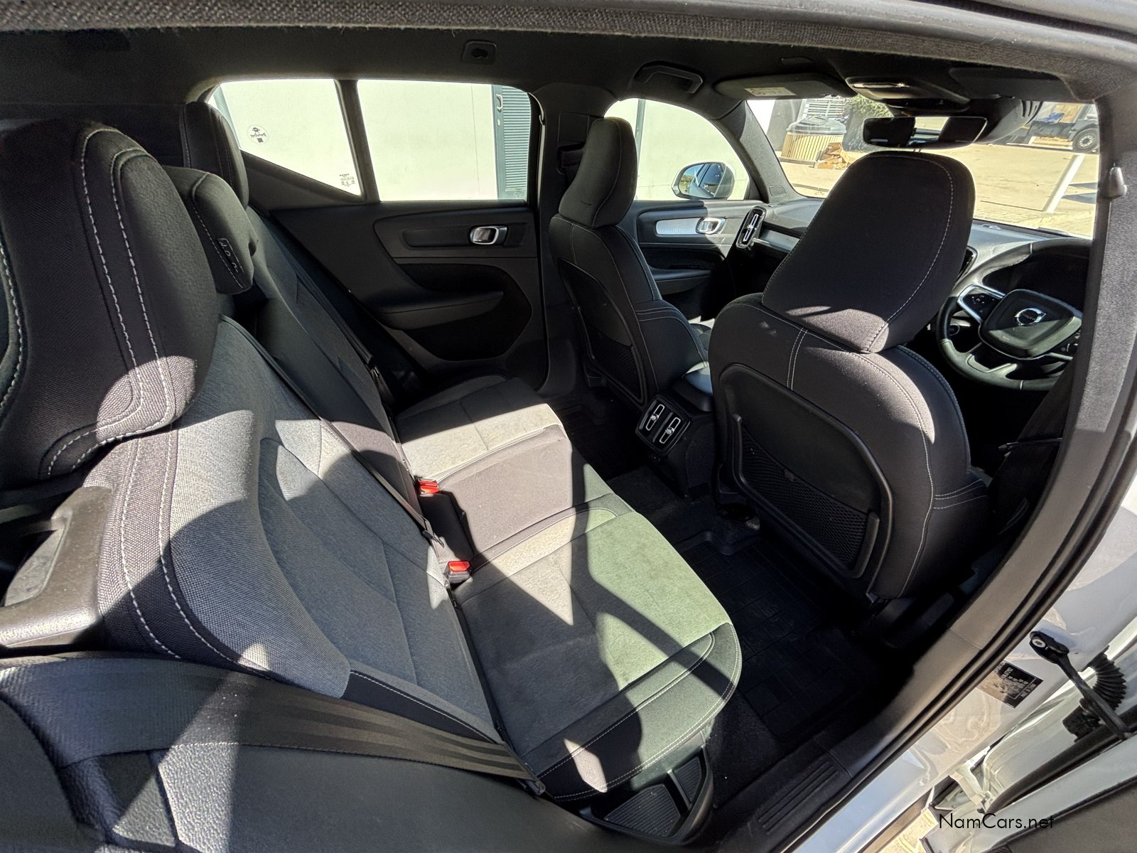 2022 Volvo XC40 photo 10