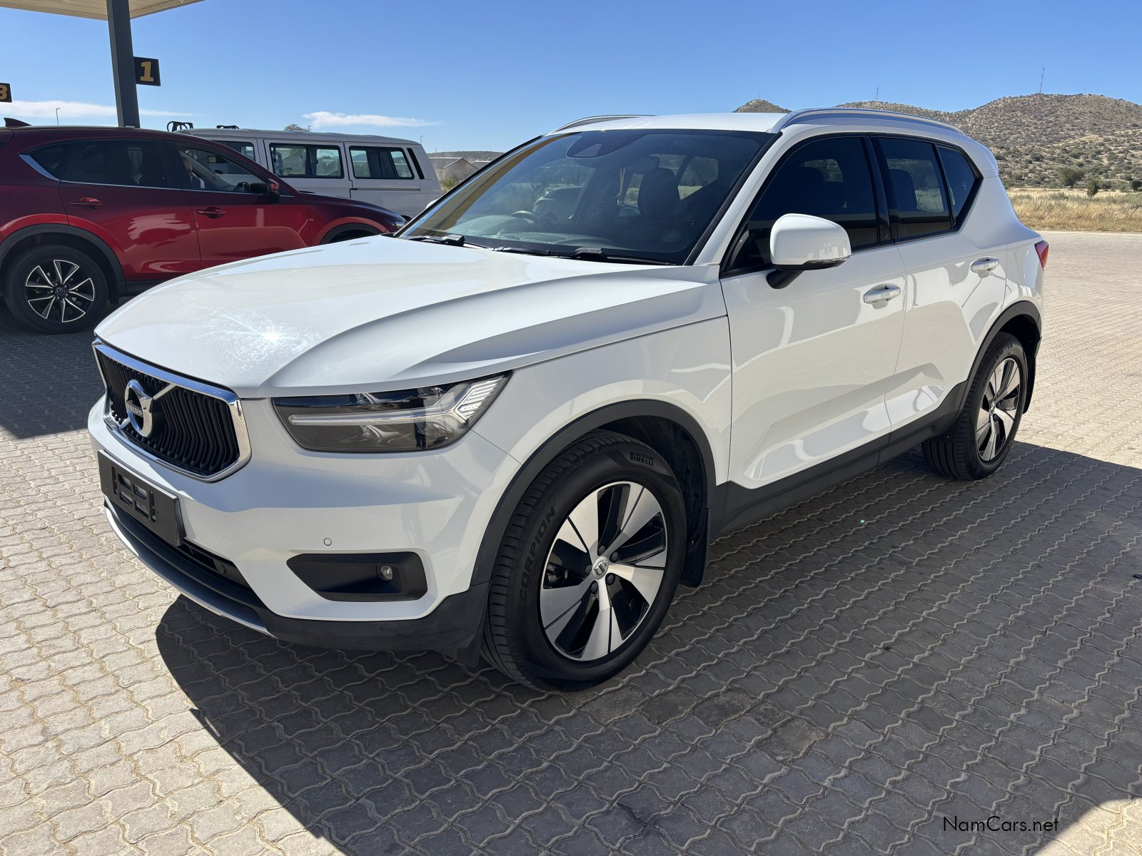 2022 Volvo XC40 photo 2
