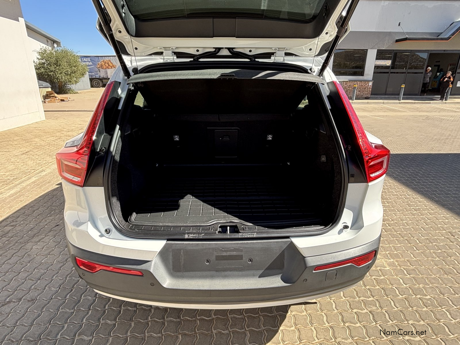 2022 Volvo XC40 photo 5