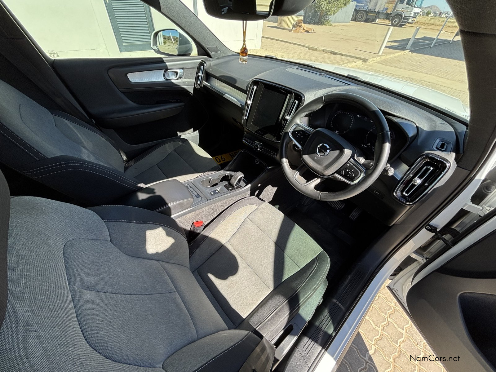 2022 Volvo XC40 photo 6