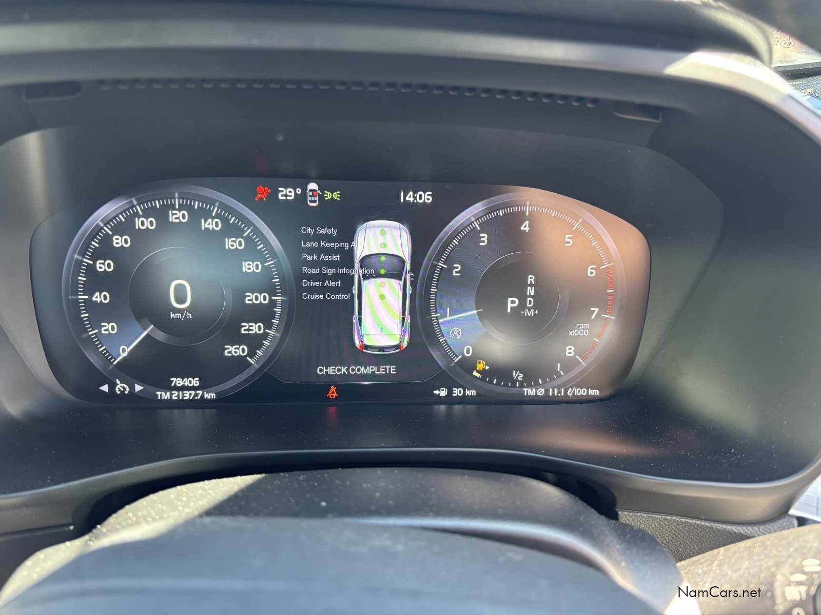 2022 Volvo XC40 photo 8
