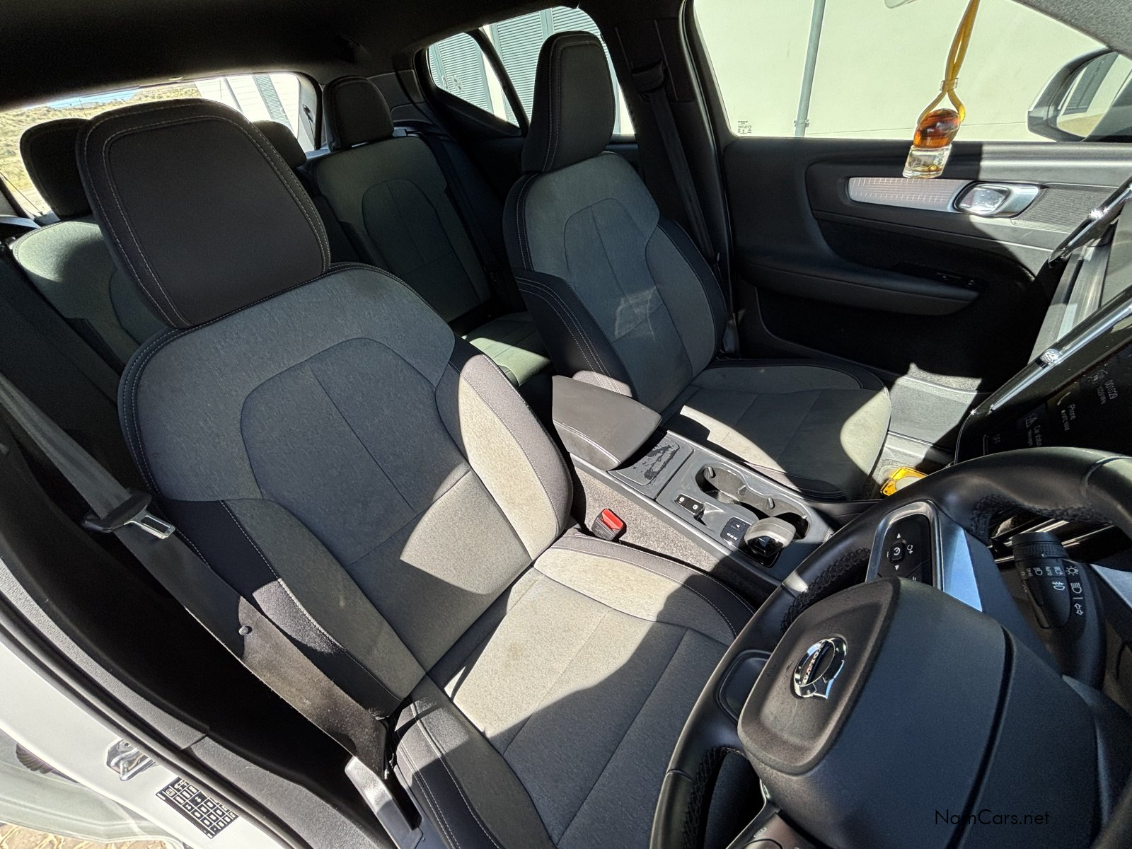 2022 Volvo XC40 photo 9