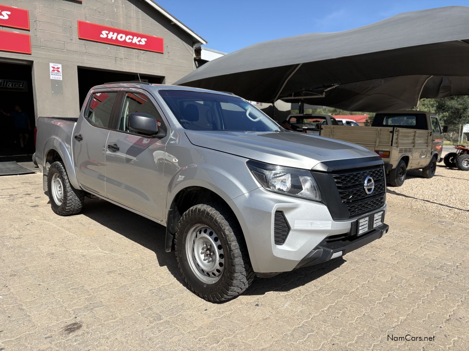 2022 Nissan Navara photo 1