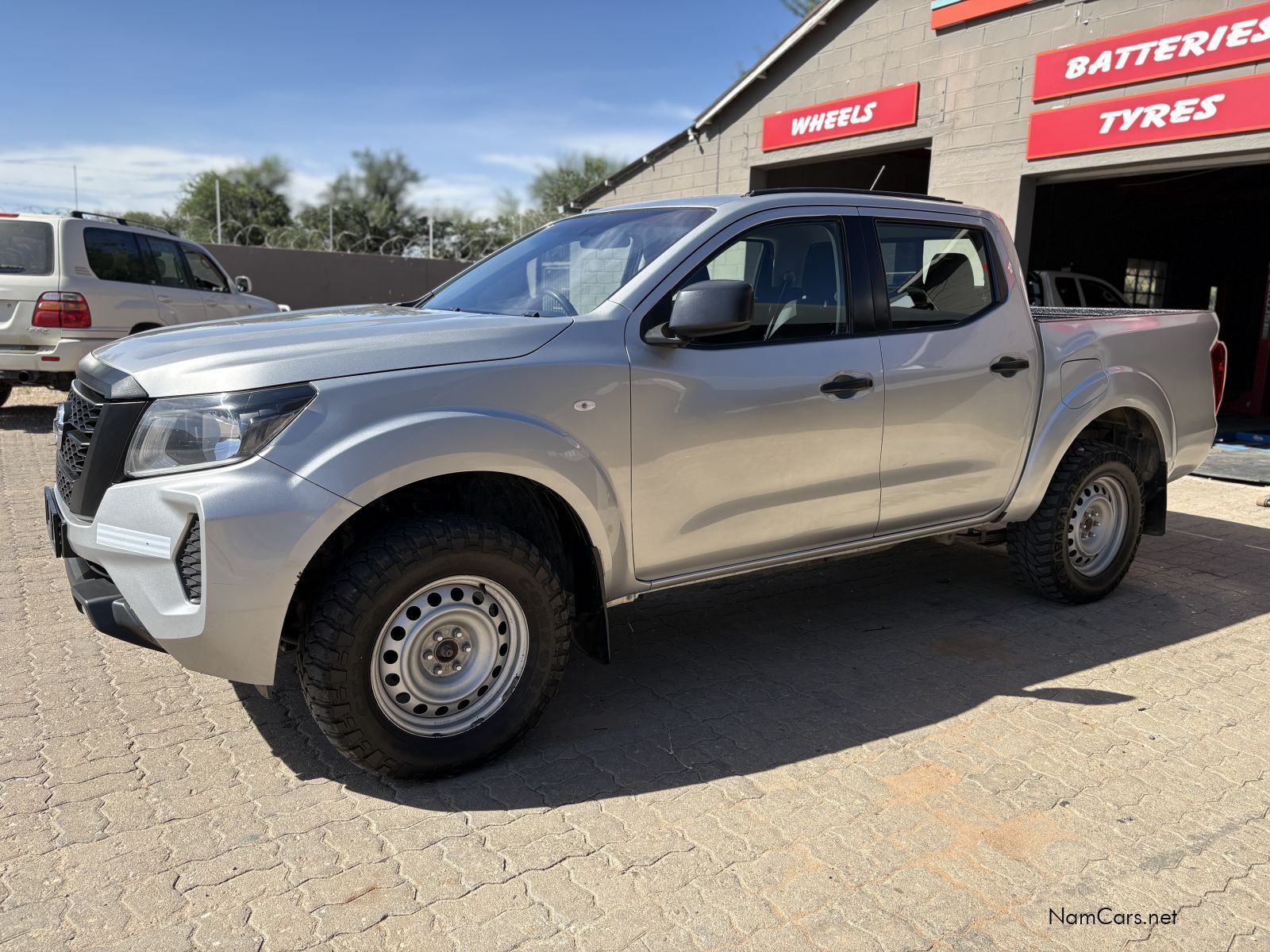 2022 Nissan Navara photo 2