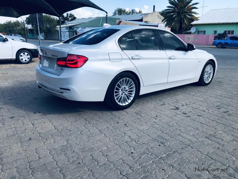 2017 BMW 3 Series photo 2