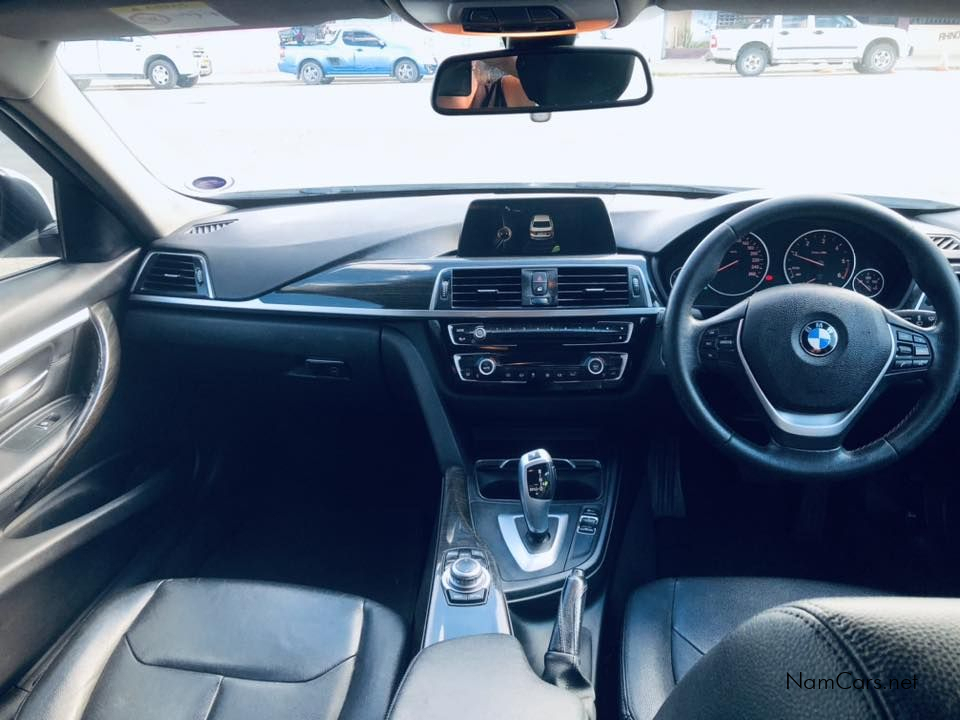 2017 BMW 3 Series photo 8