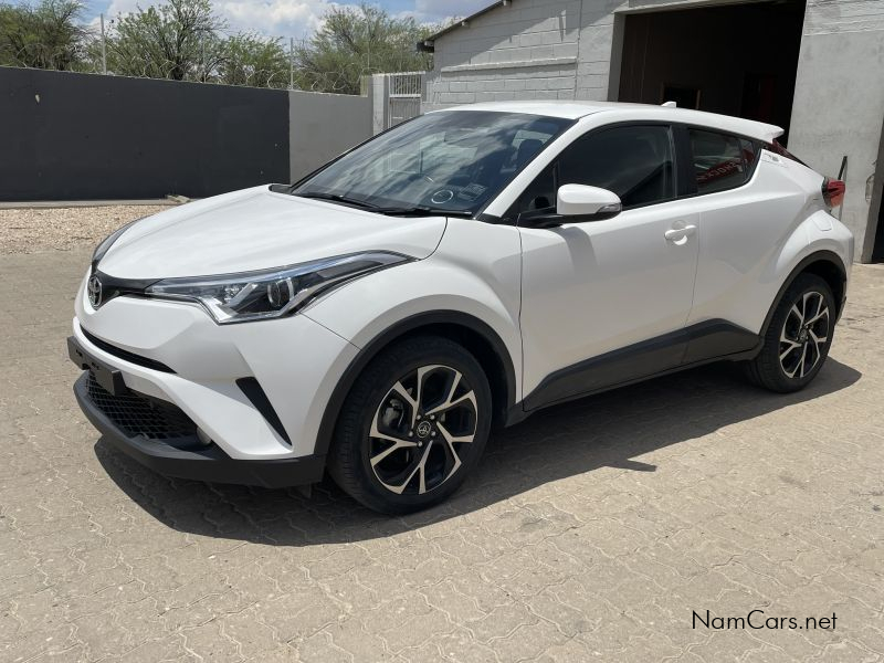 2018 Toyota C-HR photo 2