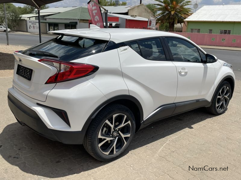 2018 Toyota C-HR photo 4
