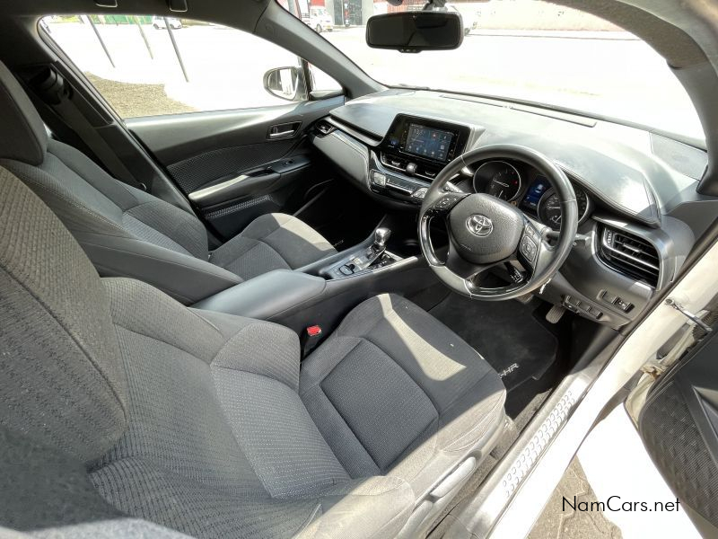 2018 Toyota C-HR photo 6