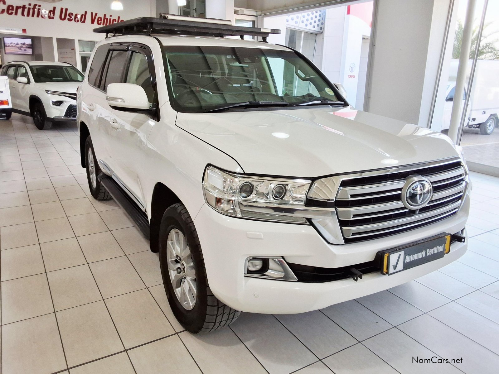 2016 Toyota Land Cruiser photo 1