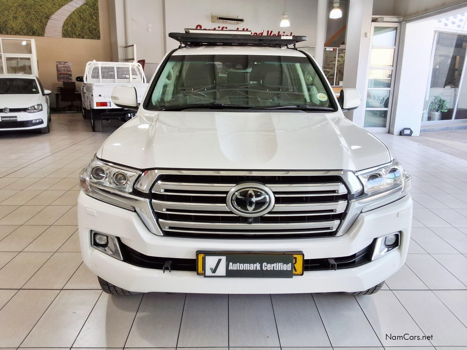 2016 Toyota Land Cruiser photo 2