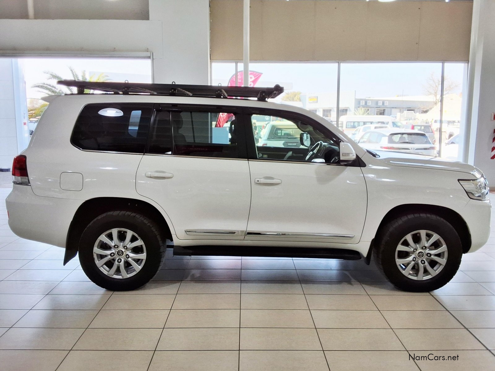 2016 Toyota Land Cruiser photo 3