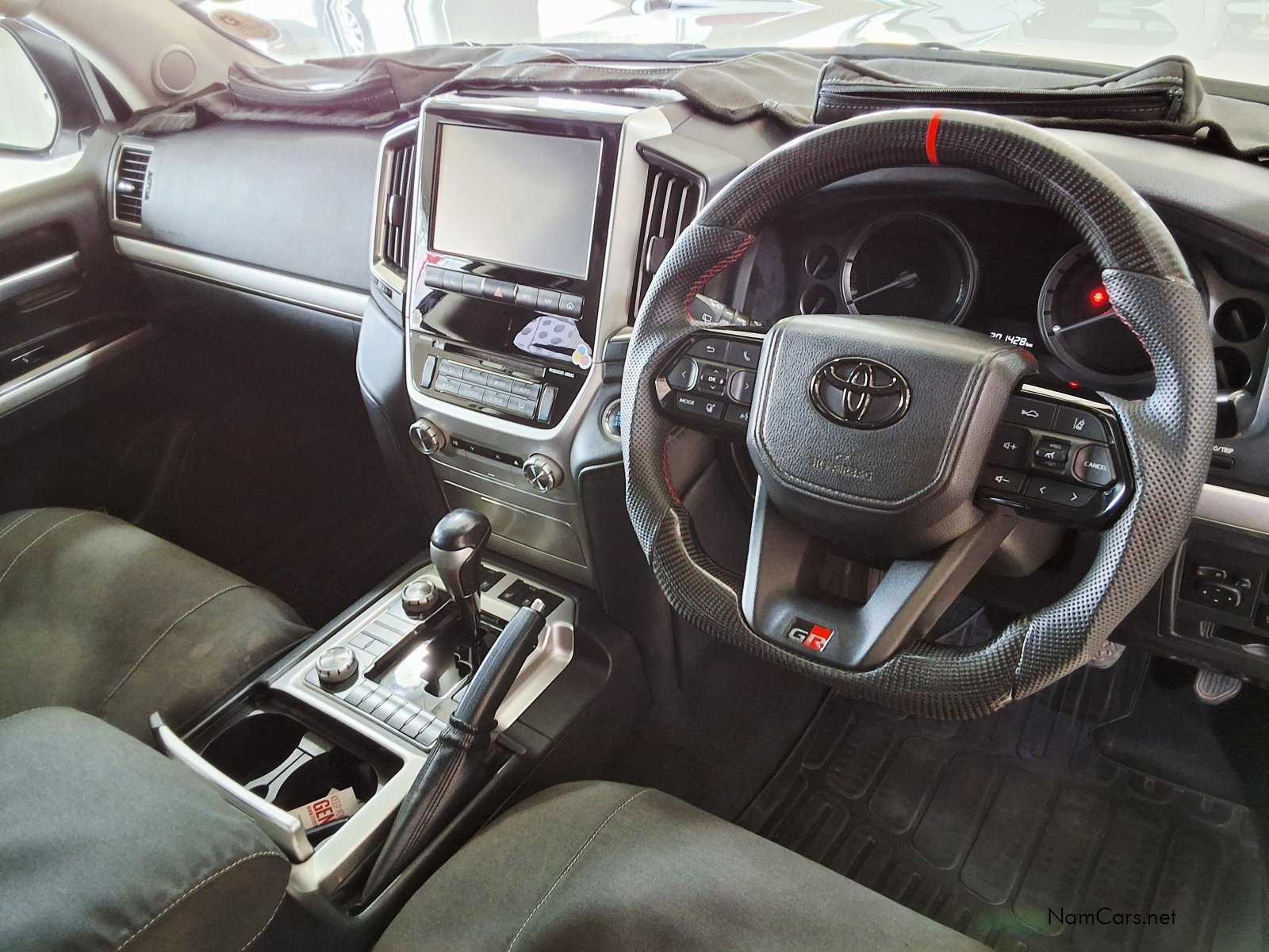 2016 Toyota Land Cruiser photo 6