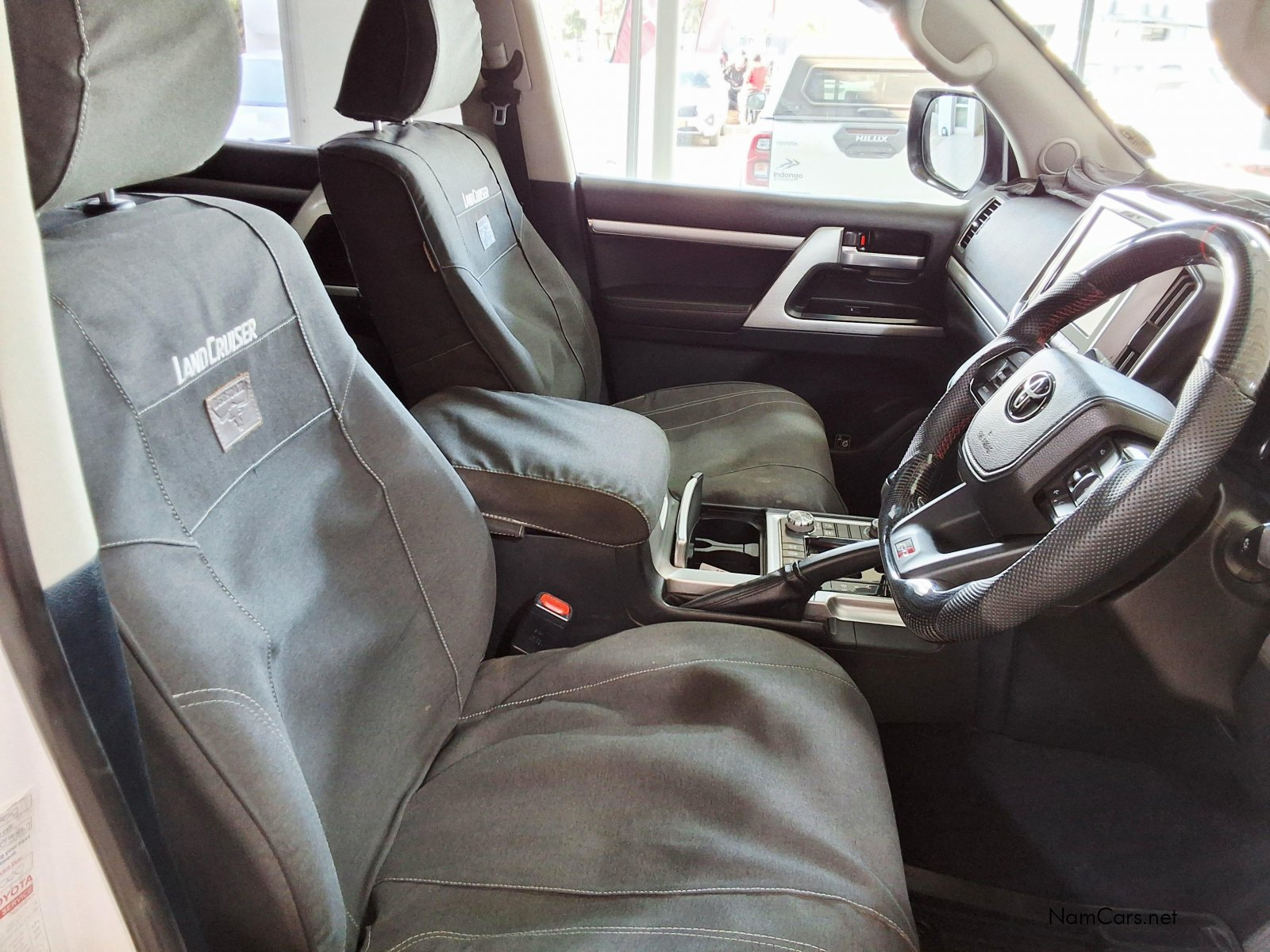 2016 Toyota Land Cruiser photo 7