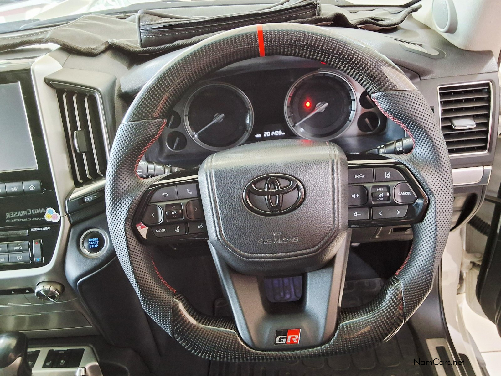 2016 Toyota Land Cruiser photo 9