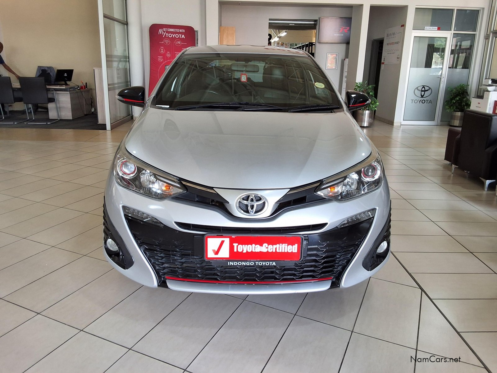 2020 Toyota Yaris photo 2