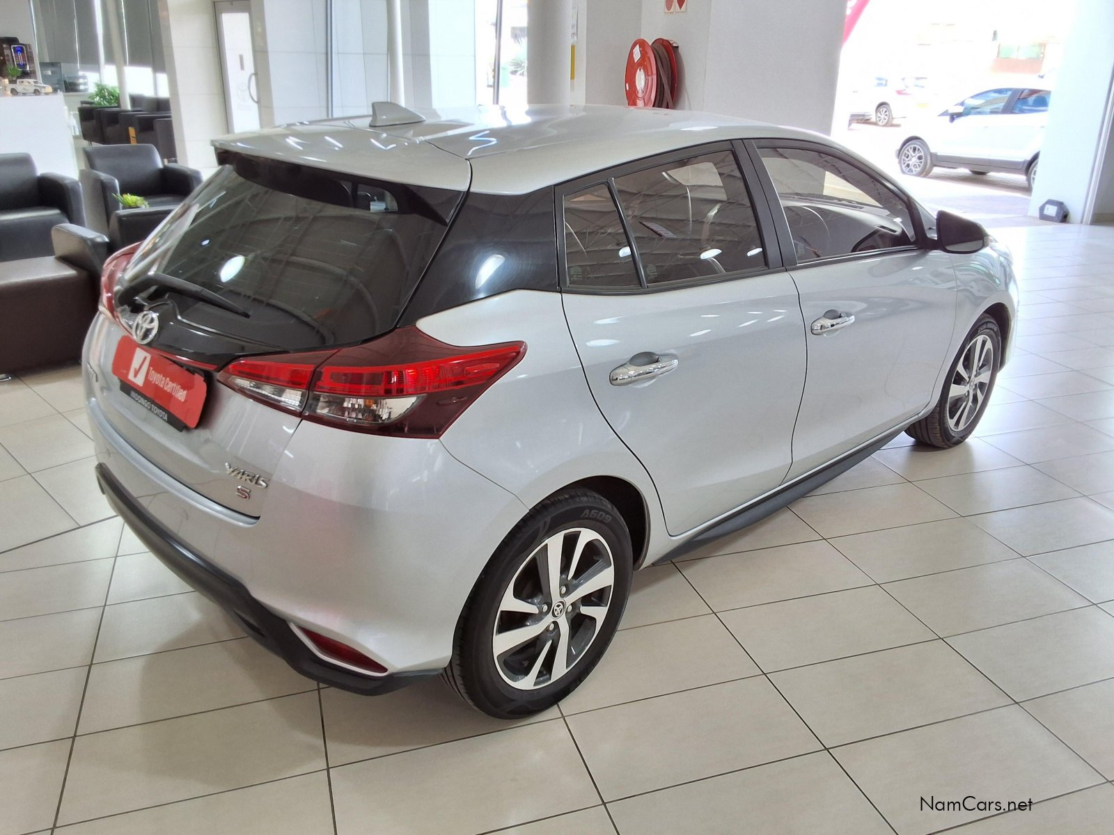 2020 Toyota Yaris photo 4