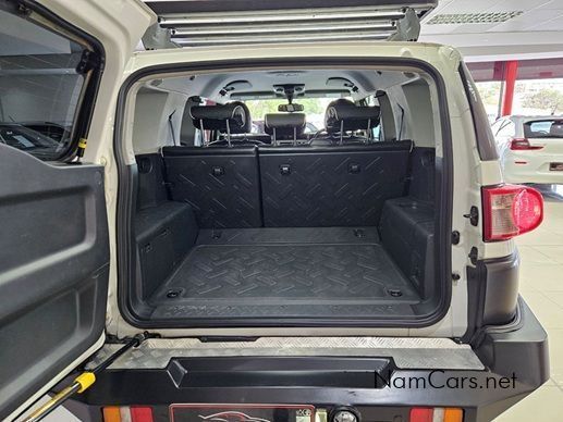 2018 Toyota Land Cruiser photo 11