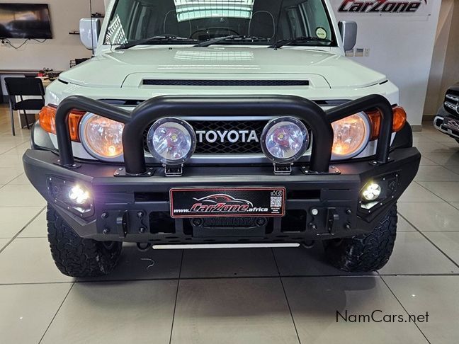 2018 Toyota Land Cruiser photo 2