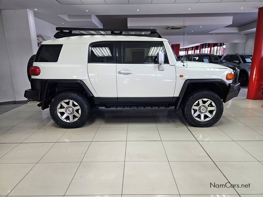 2018 Toyota Land Cruiser photo 3
