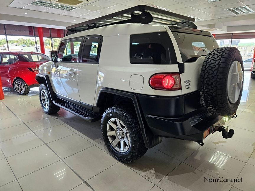 2018 Toyota Land Cruiser photo 6
