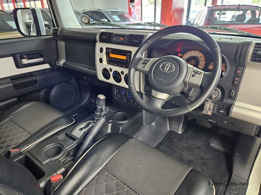 2018 Toyota Land Cruiser photo 8