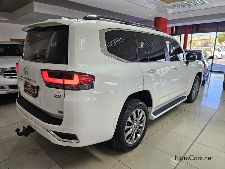 2025 Toyota Land Cruiser photo 4