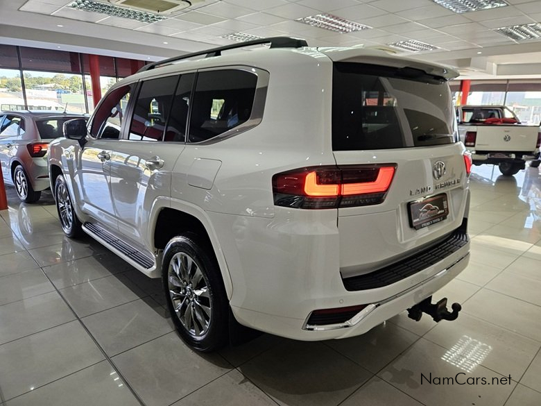 2025 Toyota Land Cruiser photo 6
