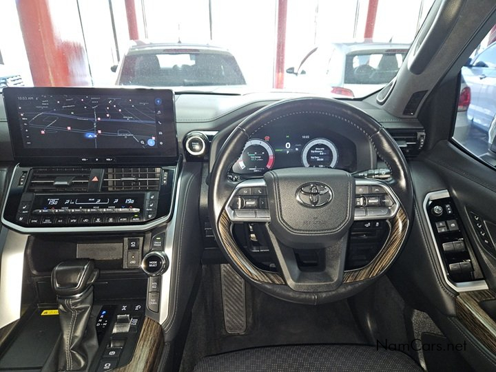 2025 Toyota Land Cruiser photo 8