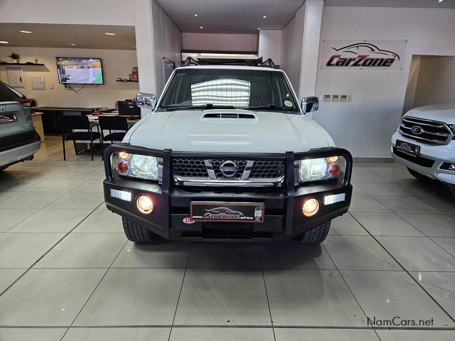 2019 Nissan Hardbody photo 2