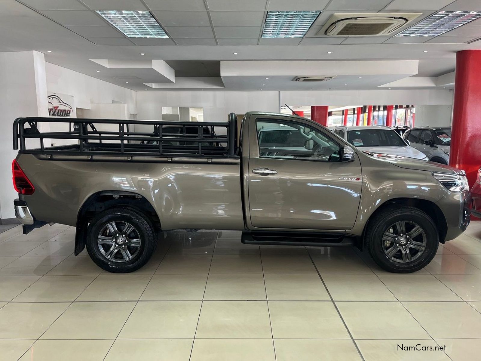 2022 Toyota Hilux photo 2