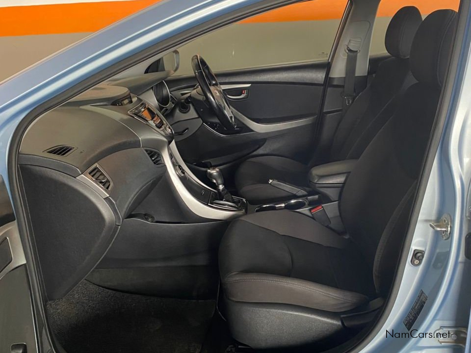 2013 Hyundai Elantra photo 4