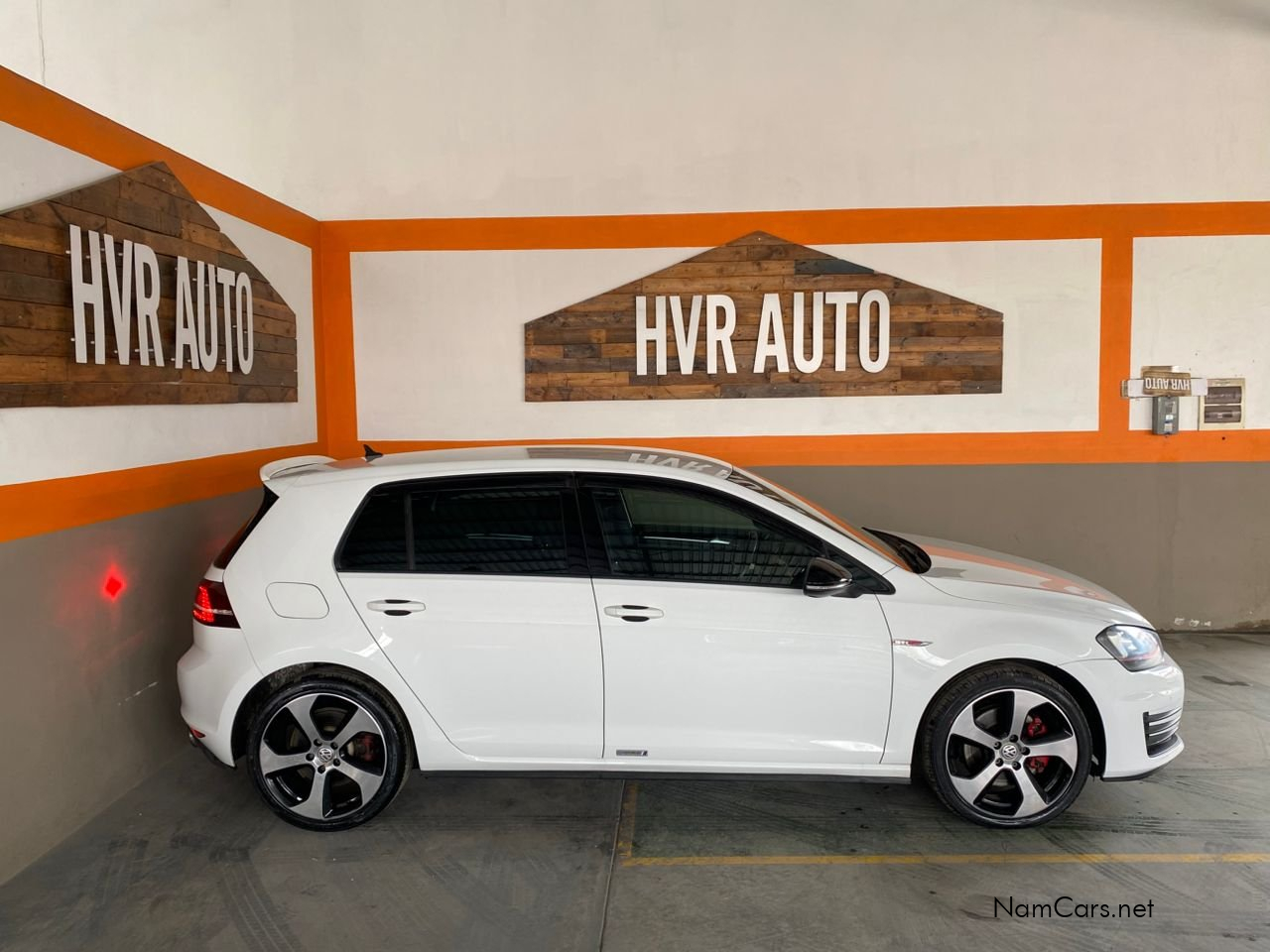 2014 Volkswagen Golf photo 2