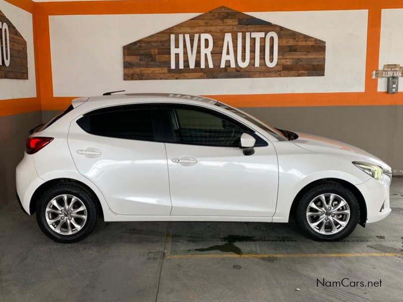2014 Mazda Demio photo 2