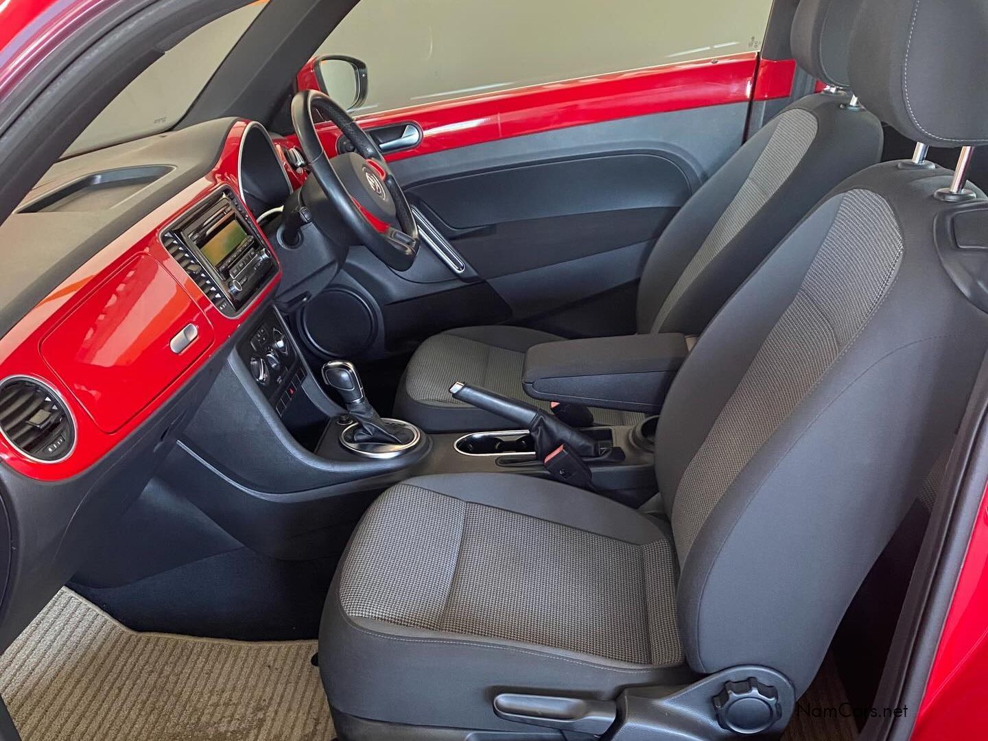 2013 Volkswagen Beetle photo 4