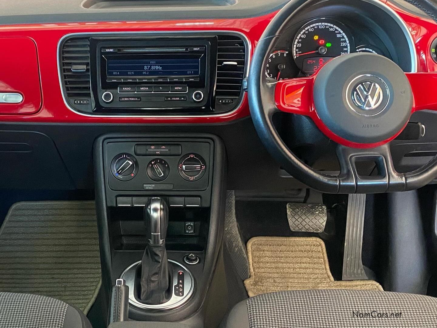 2013 Volkswagen Beetle photo 5