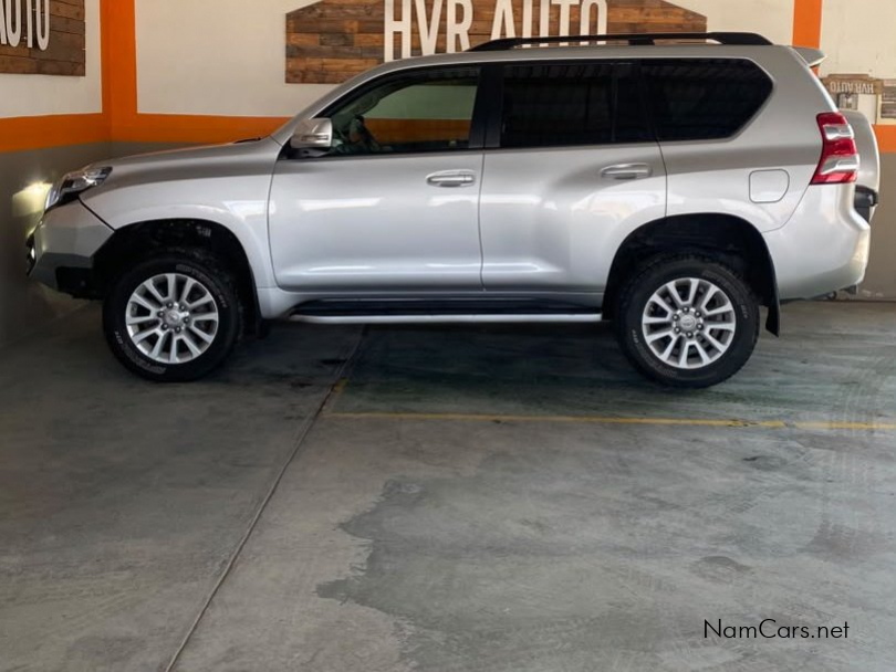 2014 Toyota Land Cruiser photo 3