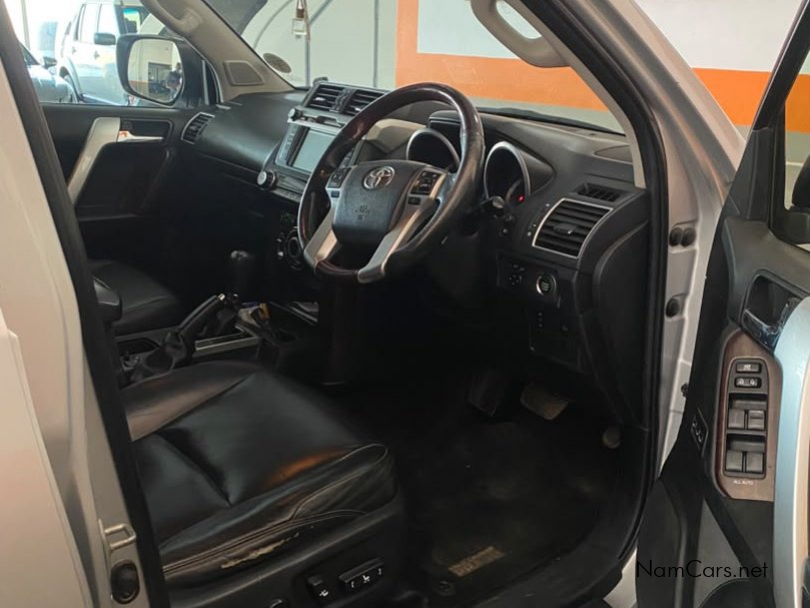 2014 Toyota Land Cruiser photo 6
